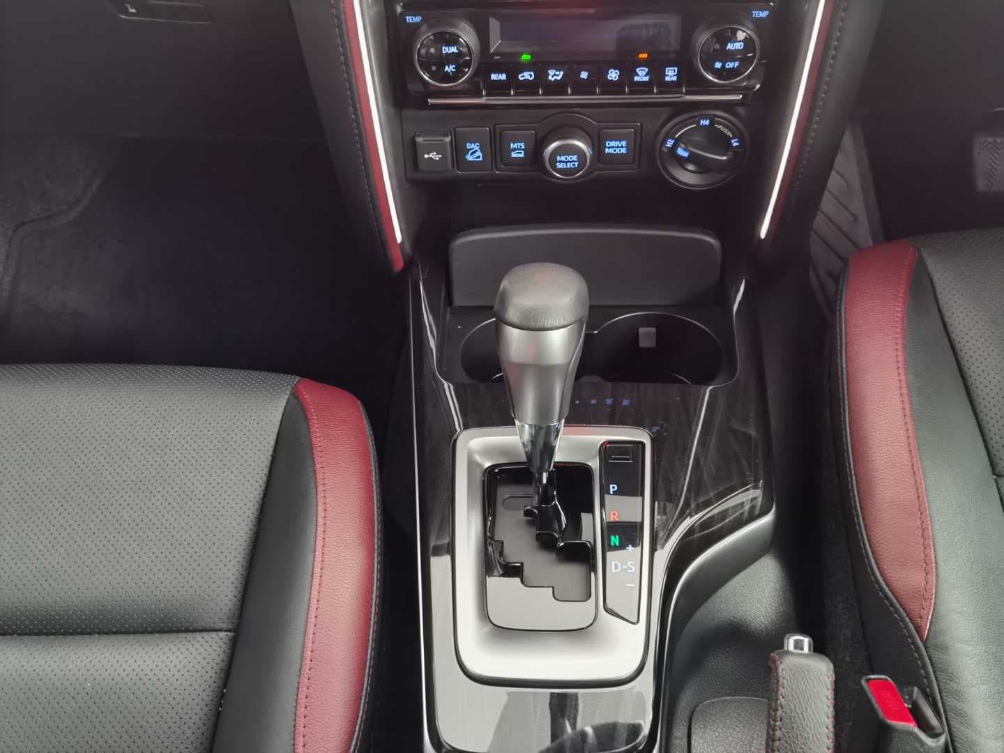 TOYOTA FORTUNER 2.8 GD-6 4X4 AT (MHEV) image 13