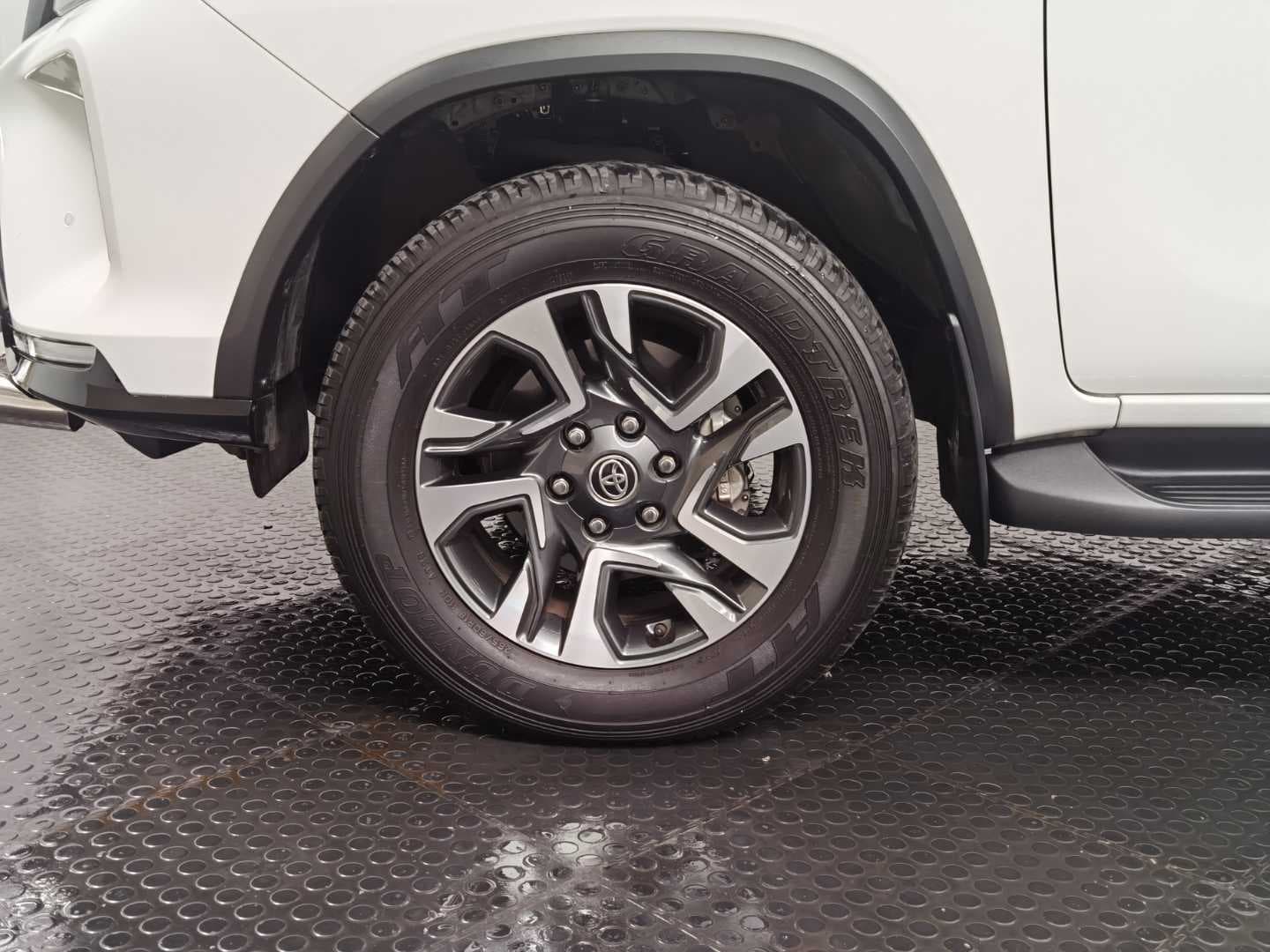 TOYOTA FORTUNER 2.8 GD-6 4X4 AT (MHEV) image 14