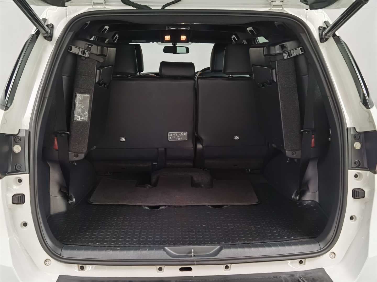 TOYOTA FORTUNER 2.8 GD-6 4X4 AT (MHEV) image 7