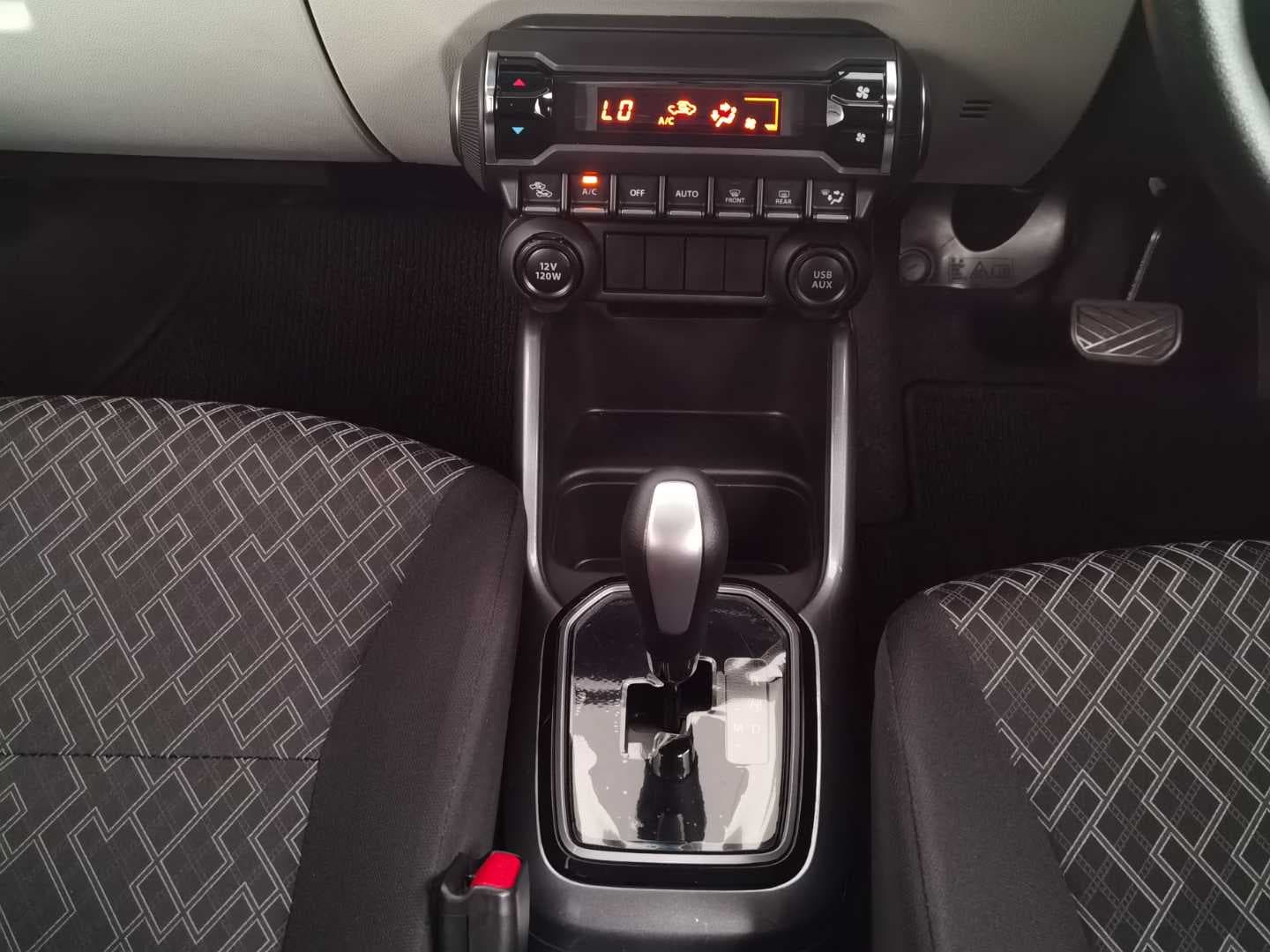 SUZUKI IGNIS 1.2 GLX A/T image 15