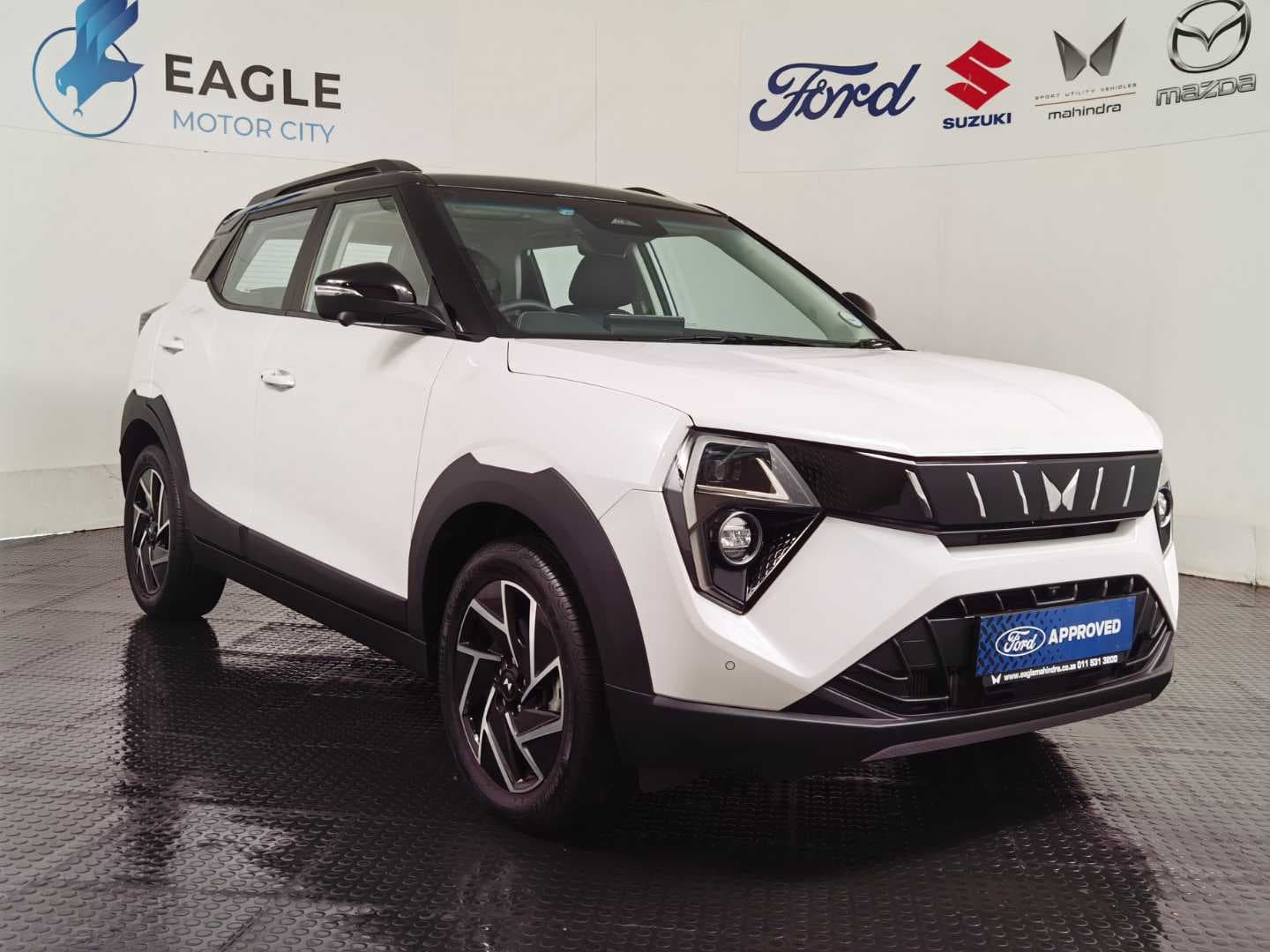 MAHINDRA XUV3XO 1.2T AX7L A/T